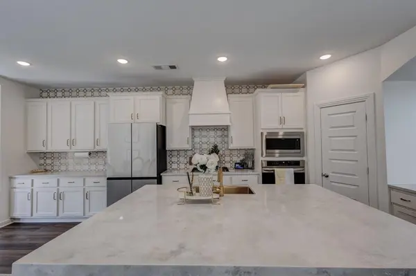 3504 Sweet Grass Drive, Aubrey, TX 76227