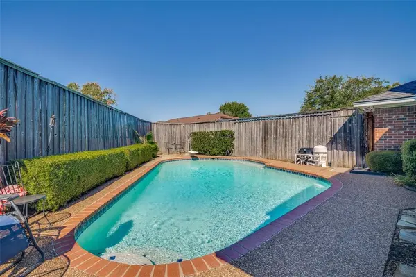 321 Kingsbridge Drive, Garland, TX 75040