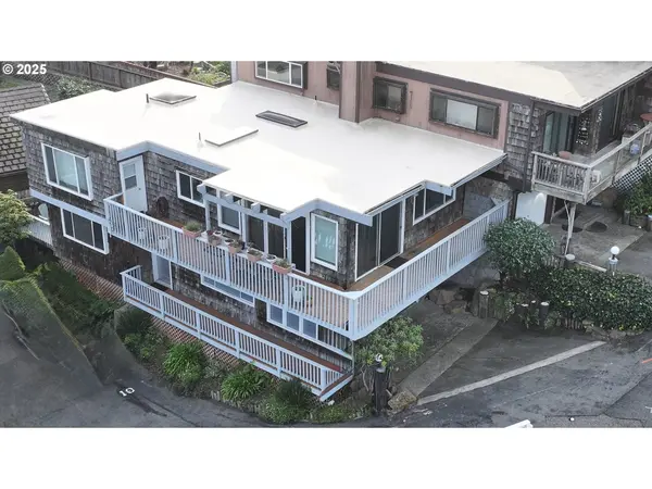 222 DEL NORTE LN #8, Brookings, OR 97415