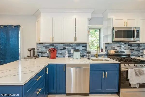 63 Hamburg Ave, Sussex Boro, NJ 07461