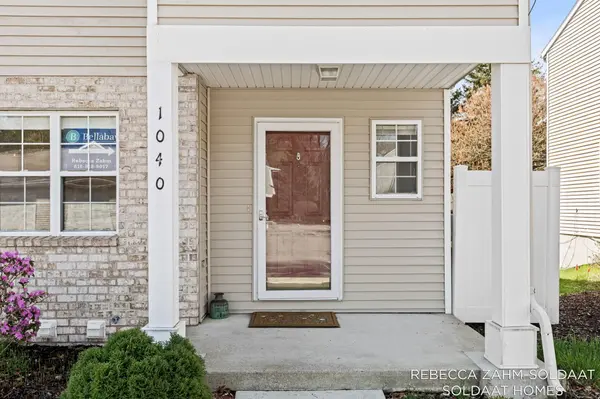 1040 Ada Place DR SE, Ada Twp, MI 49546