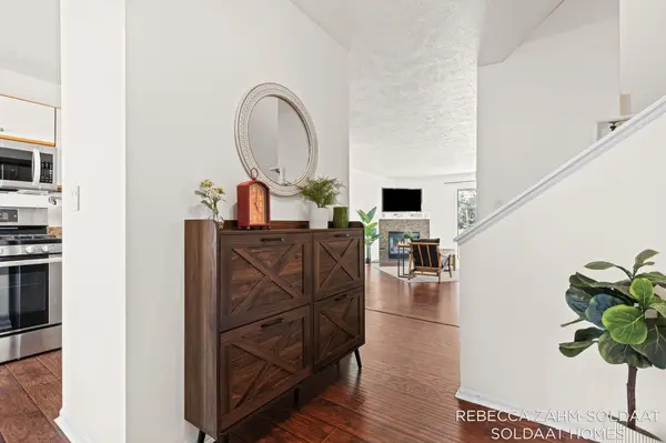 1040 Ada Place DR SE, Ada Twp, MI 49546