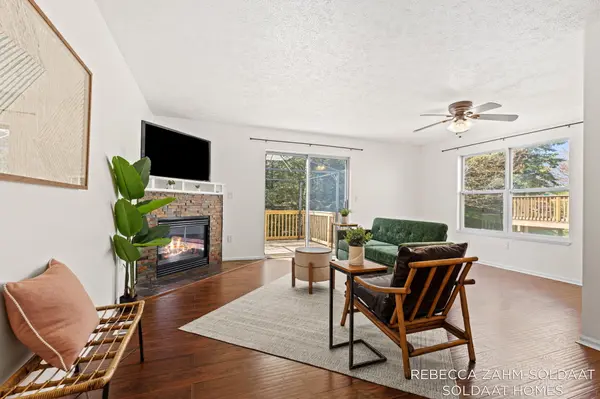 1040 Ada Place DR SE, Ada Twp, MI 49546