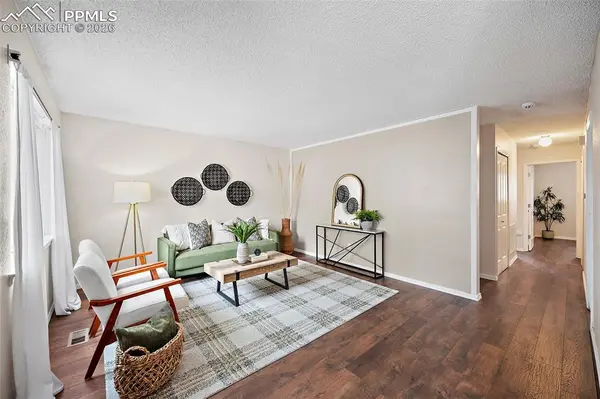 1823 Saratoga DR, Colorado Springs, CO 80910