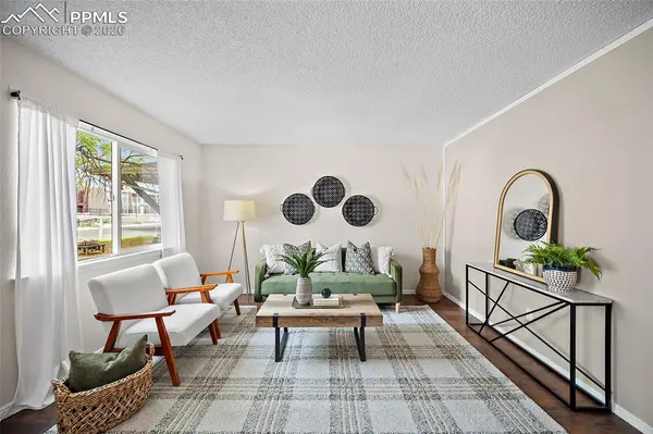 1823 Saratoga DR, Colorado Springs, CO 80910