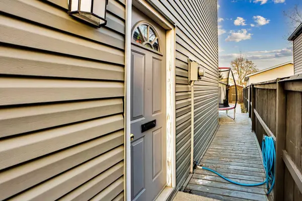 88 Abingdon CRES NE, Calgary, AB T2A 6S3