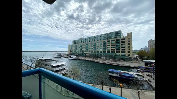 77 Harbour SQ #509, Toronto C01, ON M5J 2S2