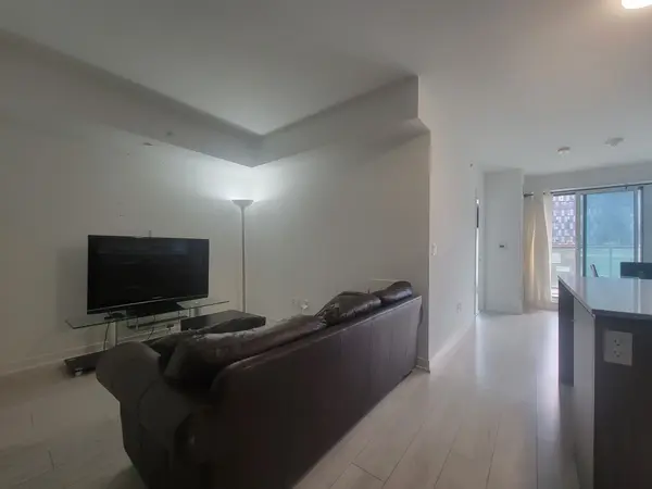 31 Tippett RD #257, Toronto C06, ON M3H 0C8