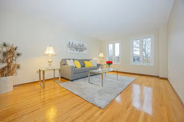 66 Lambeth SQ, Toronto E05, ON M1W 3B4