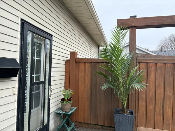 202 Willis AVE, Whitby, ON L1N 9J9