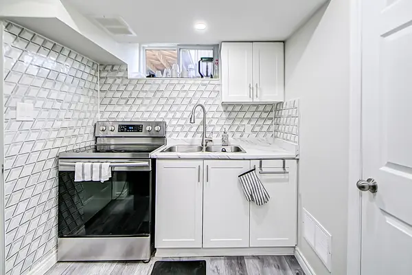 879 Marinet CRES #Lower, Pickering, ON L1W 2M2