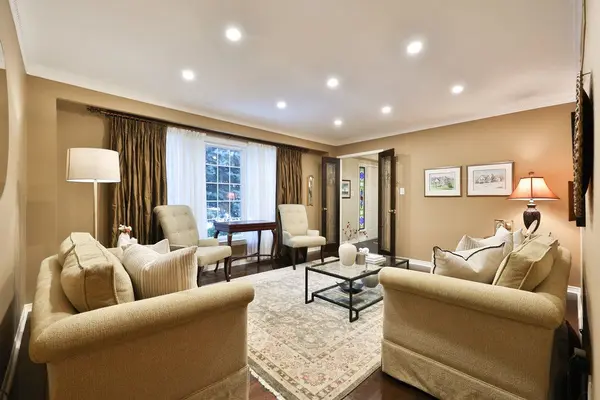 1048 Veroli CT, Mississauga, ON L5H 4B9