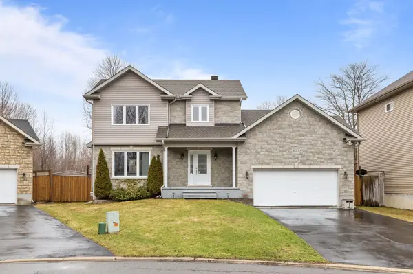 23 Anita CIR,  The Nation,  ON K0A 2M0