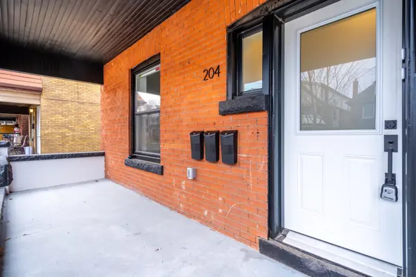 204 Balsam AVE, Hamilton, ON L8M 3B8