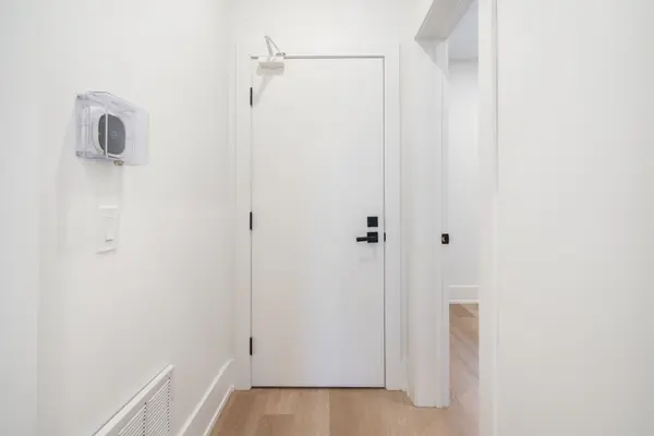 204 Balsam AVE, Hamilton, ON L8M 3B8