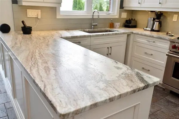 97 Sunvale PL #5, Hamilton, ON L8E 4Z7