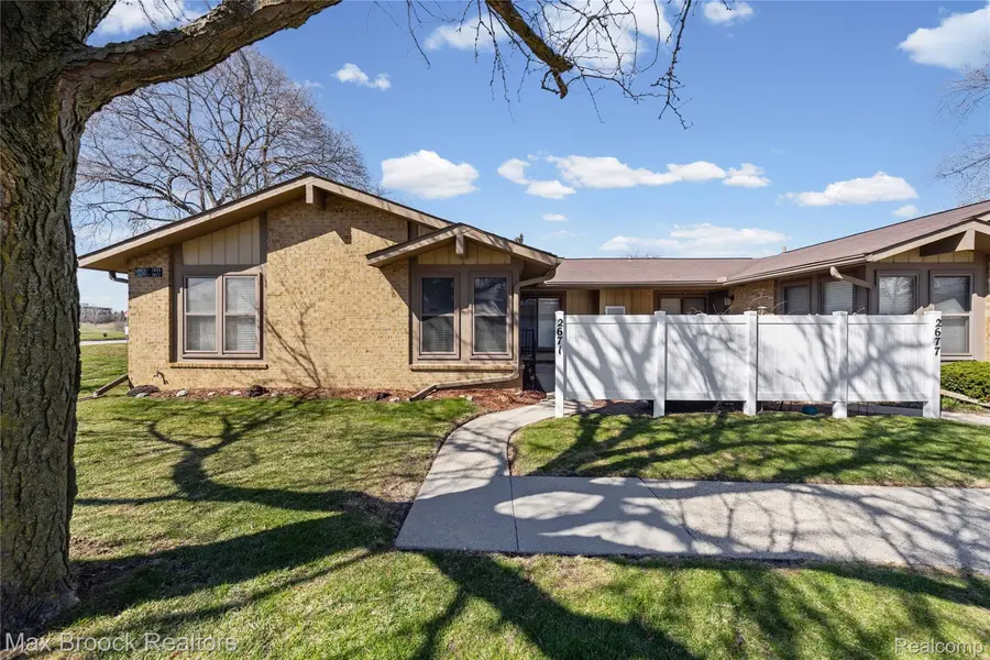 2671 Roundtree Drive Roundtree DR #4, Troy, MI 48083