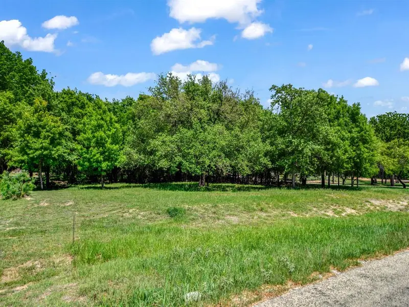 1120 Paradise Parkway, Poolville, TX 76487
