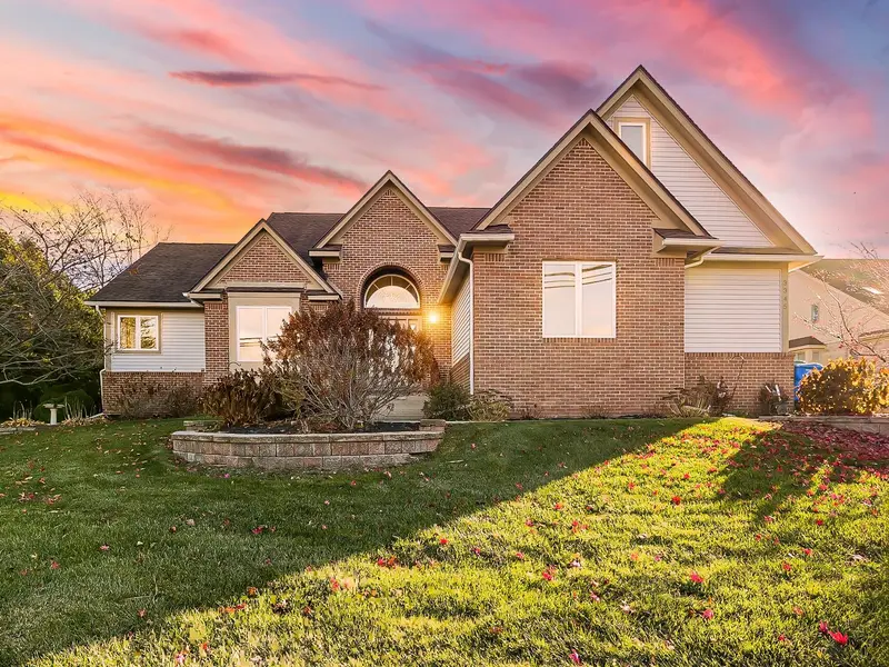 3345 E Commerce RD, Commerce Twp, MI 48382