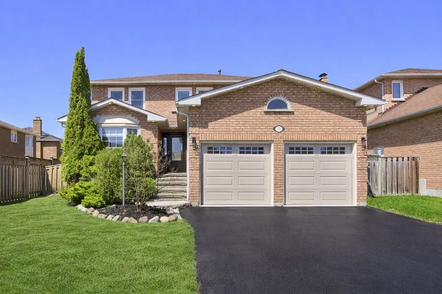 43 Falstaff CRES, Whitby, ON L1R 1W3