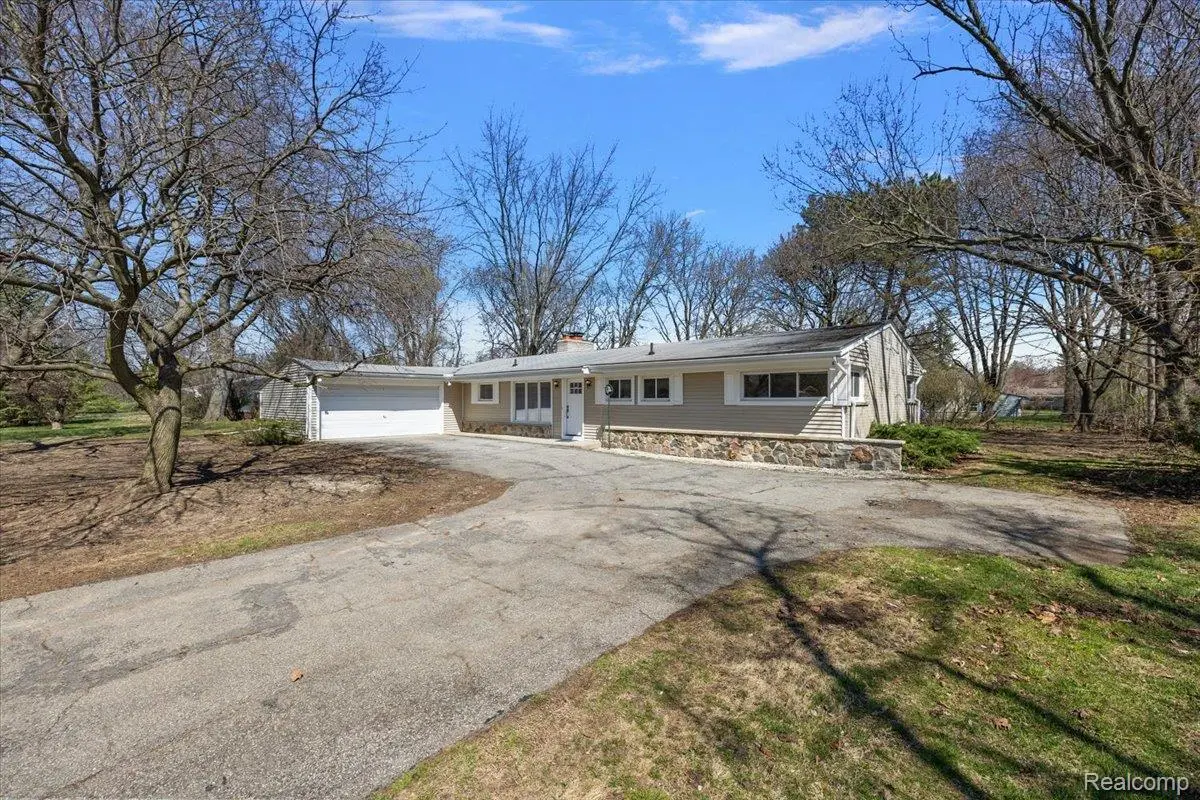 32430 Nottingham KNLS, Farmington Hills, MI 48334