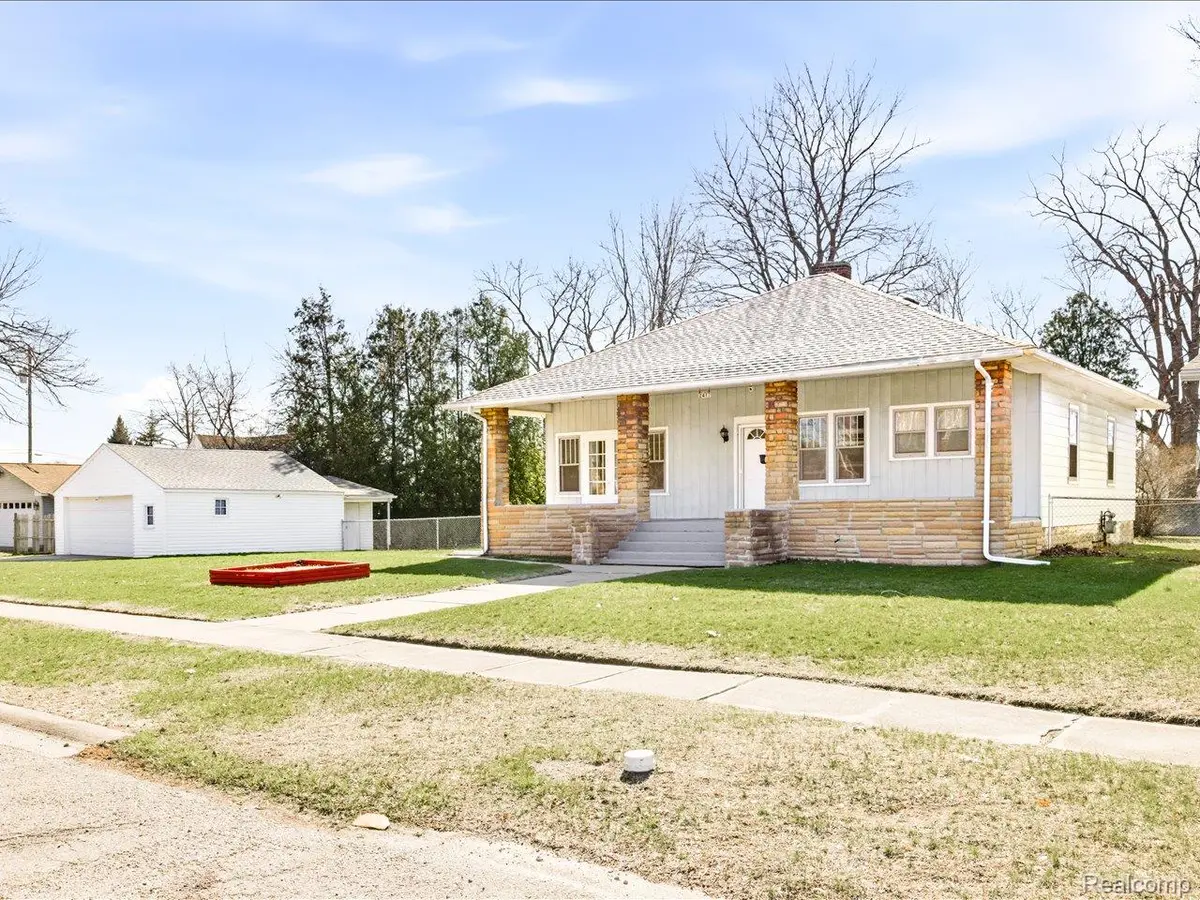 2417 11th ST, Port Huron, MI 48060