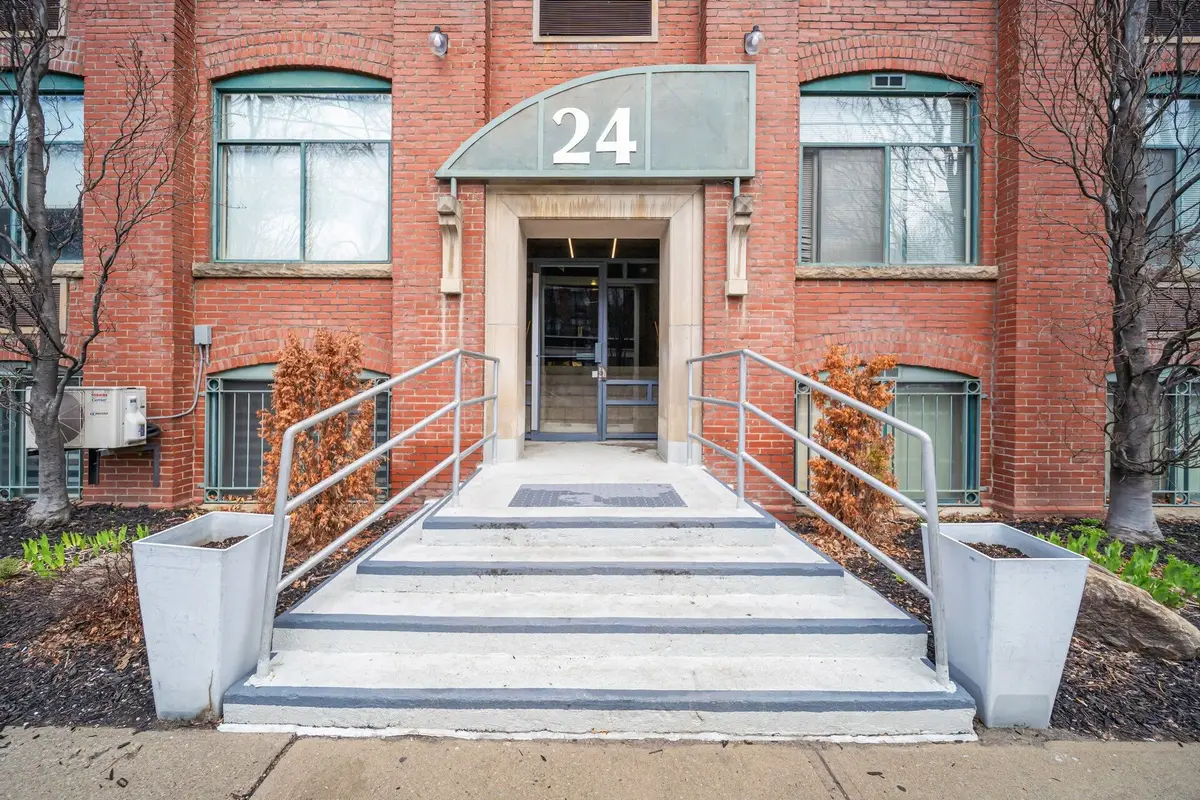 24 Noble ST #307, Toronto W01, ON M6K 2C8