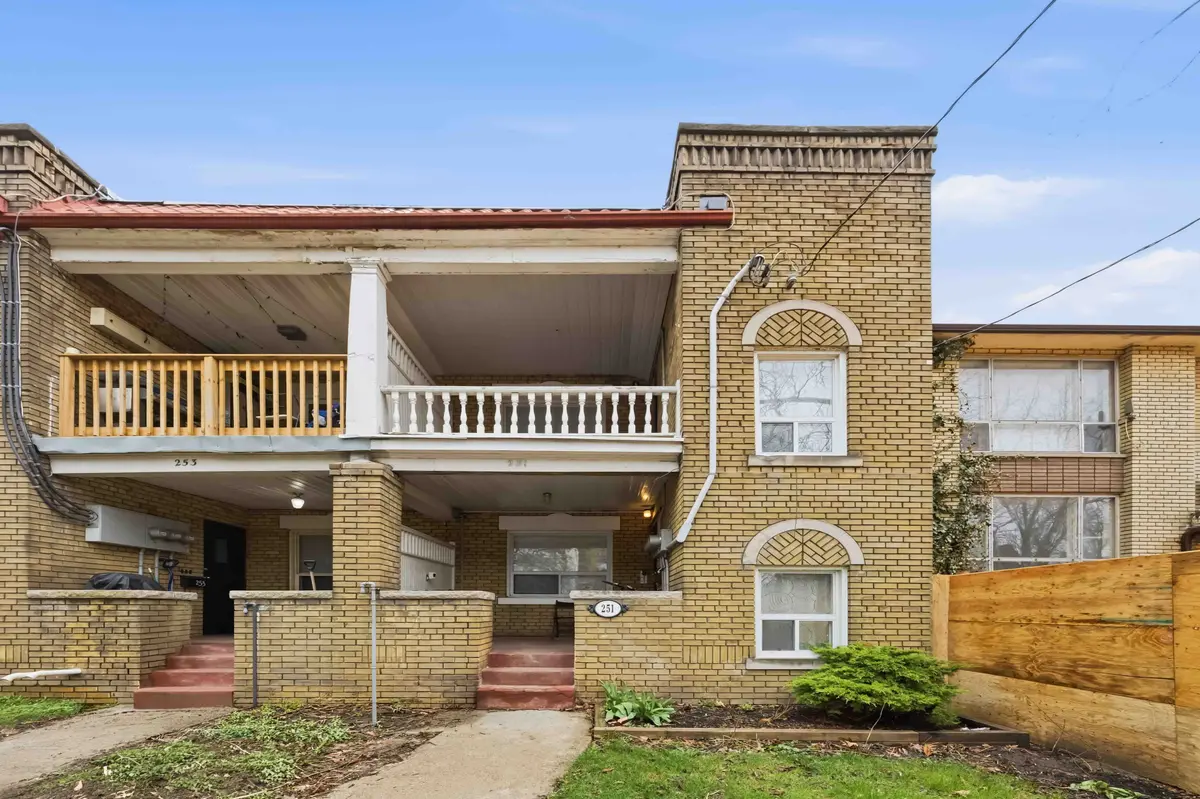 251 High Park AVE #Upper, Toronto W02, ON M6P 2S5