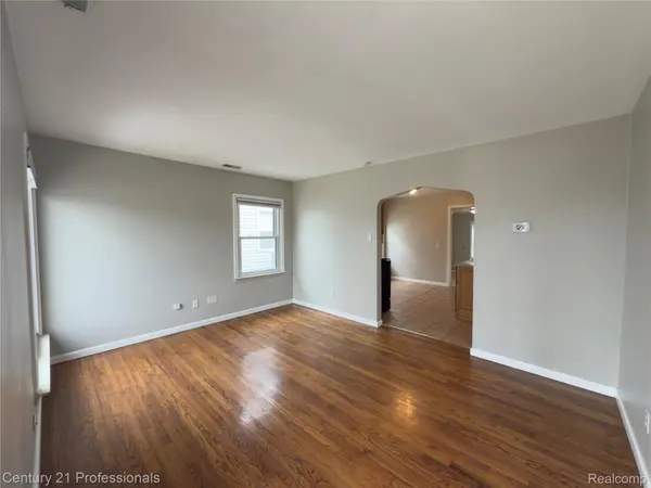 95 E Dallas AVE, Madison Heights, MI 48071