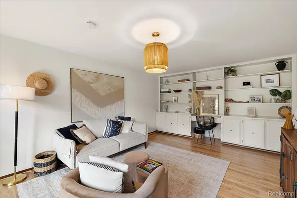 1732 Kilburn RD N, Rochester Hills, MI 48306