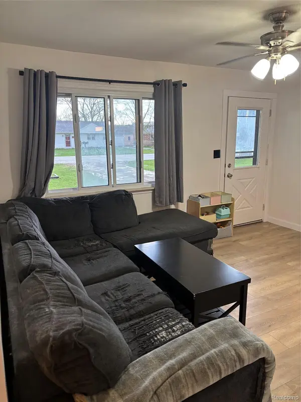 2414 Wildwood Circle DR, Grand Blanc Charter Township, MI 48439