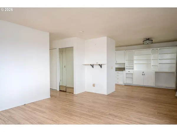 3660 NE LOMBARD ST, Portland, OR 97211