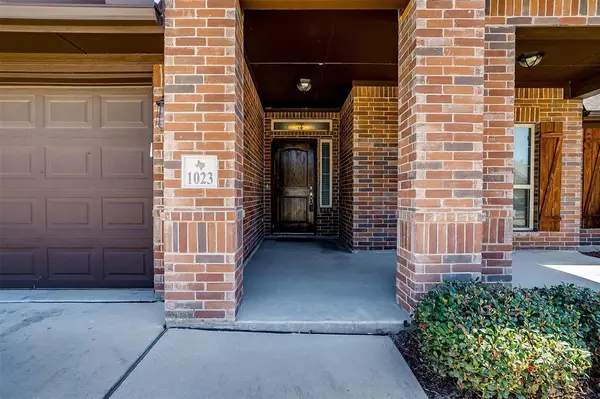 1023 Saint Andrews Drive, Burleson, TX 76028