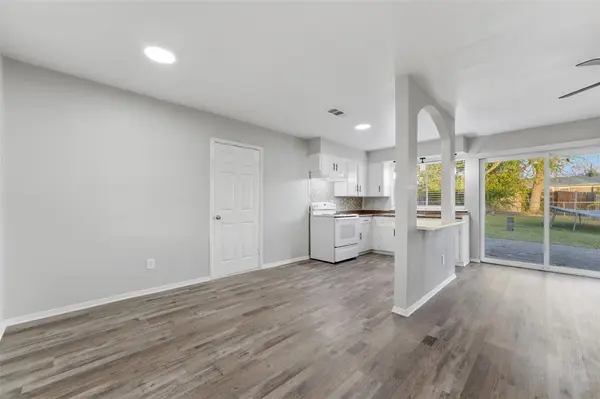 910 Royal Crest Drive, Mesquite, TX 75149