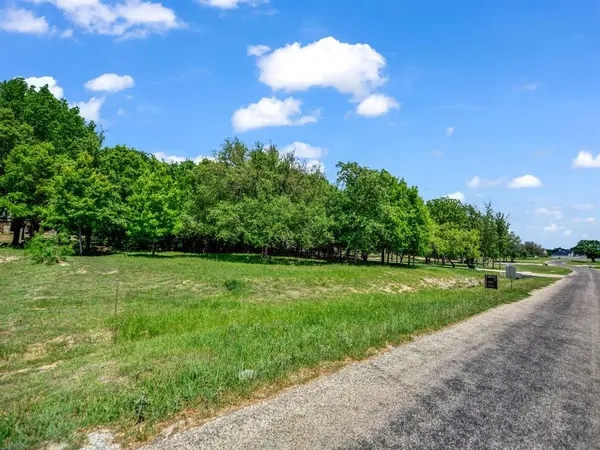 1120 Paradise Parkway, Poolville, TX 76487