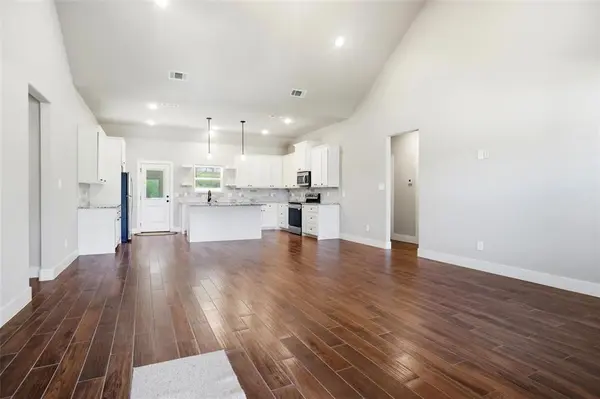 101 Monarch Lane, Poolville, TX 76487