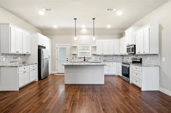 101 Monarch Lane, Poolville, TX 76487