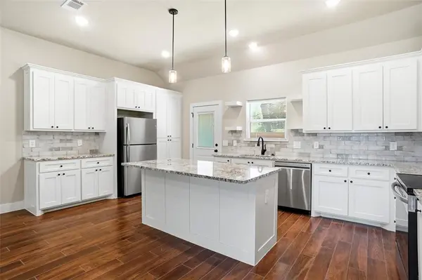 101 Monarch Lane, Poolville, TX 76487