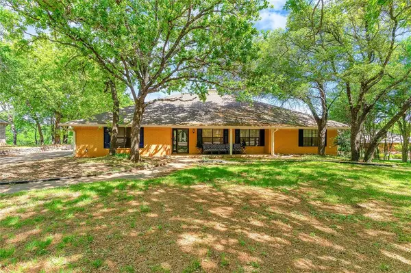 6212 Westover Drive, Granbury, TX 76049