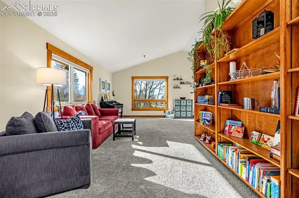 660 Harness RD, Monument, CO 80132