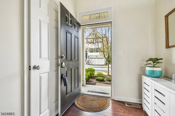 35 Albert Ct, Randolph Twp., NJ 07869