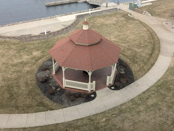 257 Lakeside DR, Ludington, MI 49431