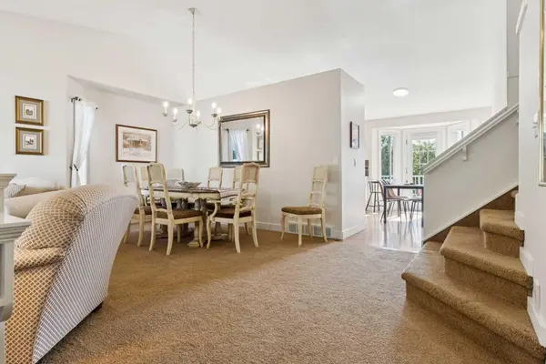 41 Shannon CIR SW, Calgary, AB T2Y 2K4