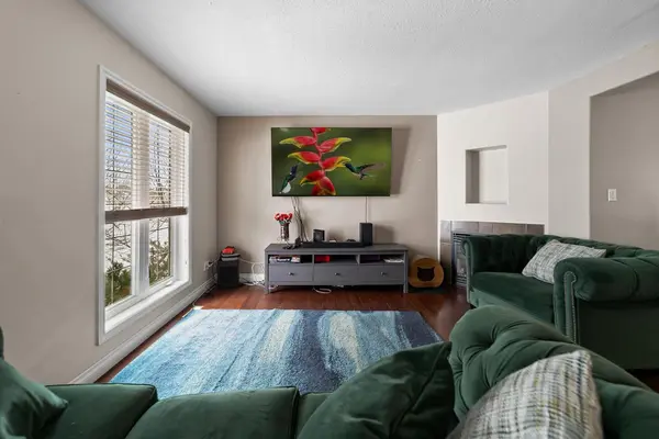 5809 28 AVE, Camrose, AB T4V 1P8