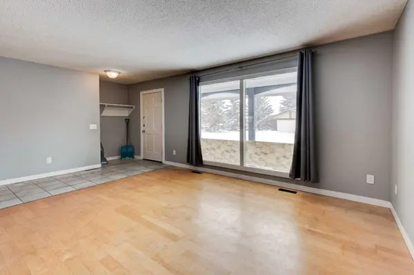 1071 Maitland DR NE, Calgary, AB T2A 5K1