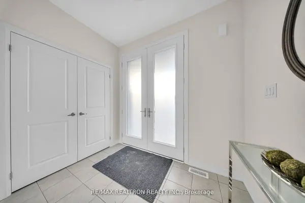 1053 Zircon MNR, Pickering, ON L1X 0P9