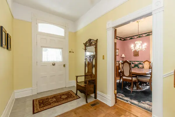 4 Thomas ST, Adjala-tosorontio, ON L0M 1K0