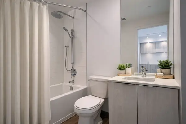 448 Burnhamthorpe RD W #907, Mississauga, ON L5B 0R4