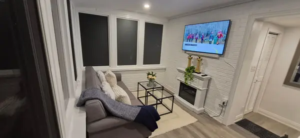 28 Amity RD W #Main, Mississauga, ON L5M 1P2