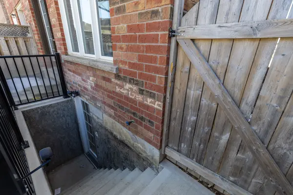 5489 Festival DR, Mississauga, ON L5M 0G6